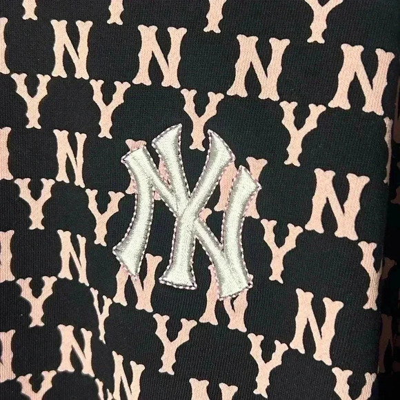 MLB New York YANKEES Monogram Embossed Sweatshirt Small Black & Pink Baseball - Picture 2 of 13